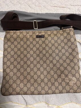 Gucci GG Supreme messenger bag